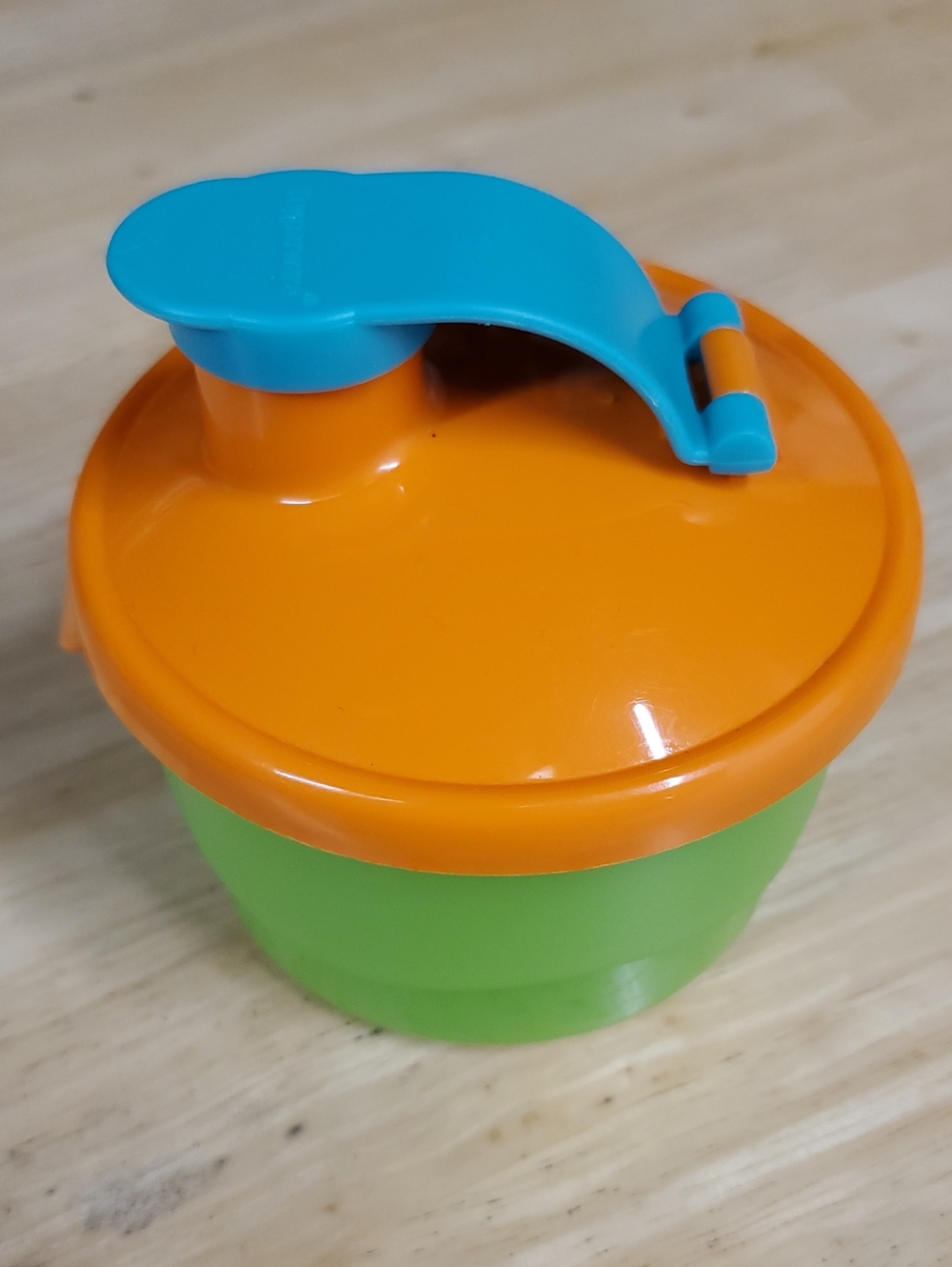 Tupperware Green Snack Cup with Orange Lid and Blue Flip